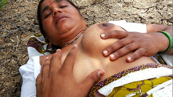 Kannada Village Aunty Xxx - Desi sex clip of kannada aunty fucked on farm