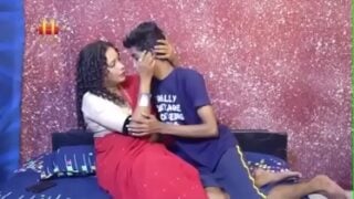 Sexy bhabhi seduces young devar for fun