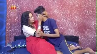 Sexy bhabhi seduces young devar for fun