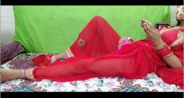 Desihousewaife - Hot housewife caught watching desi porn - XXX Indian videos