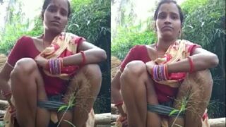 Desi mms of Indian maid pissing in jungle