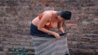 Hot Indian teacher in sexy saree