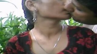 Rajasthani bhabhi fucked in sugarcane farm