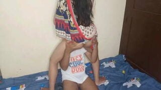 Eating desi chut of sexy maid in breakfast