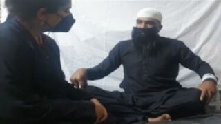 Maulana gets blowjob from Muslim housewife