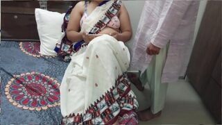 White saree bhabhi fucked in bedroom