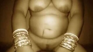 Milking desi boobs of sexy bhabhi