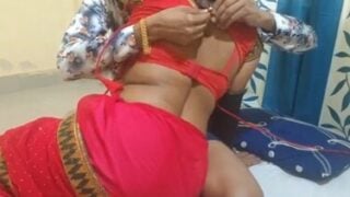Village boy satisfying sexy desi aunty in red saree