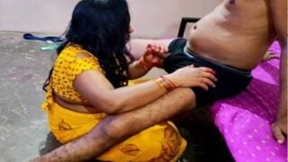 Indian housemaid in yellow saree sucking cock of married man